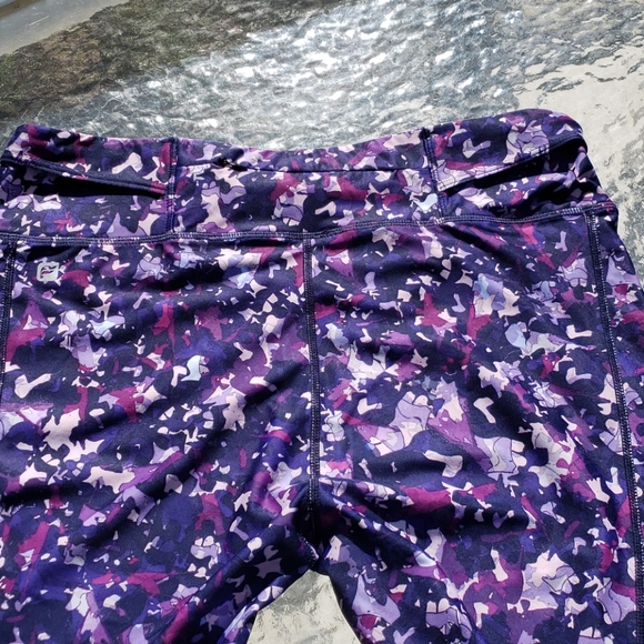 Fabletics Capri Length Leggings - Picture 5 of 10